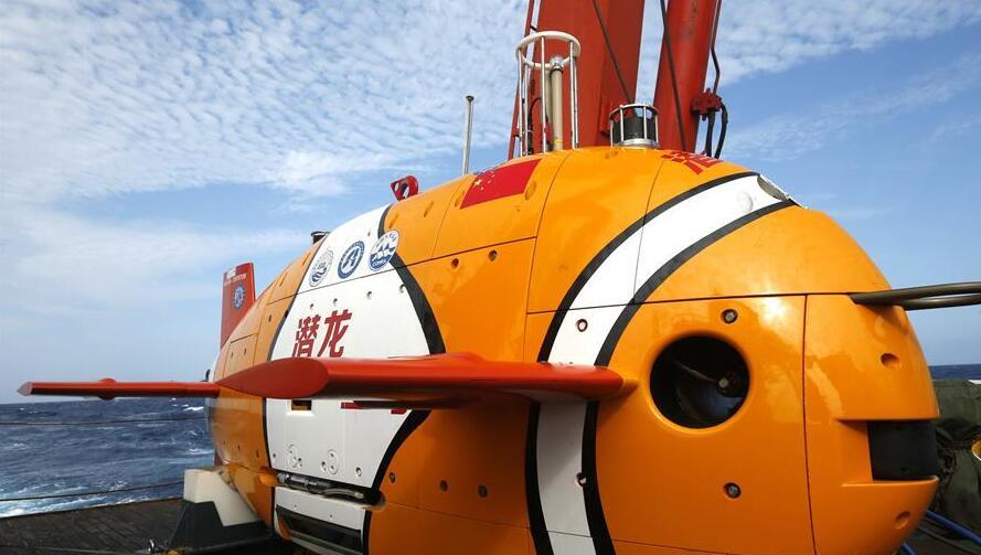 首潜！中国最先进自主潜水器潜入深海