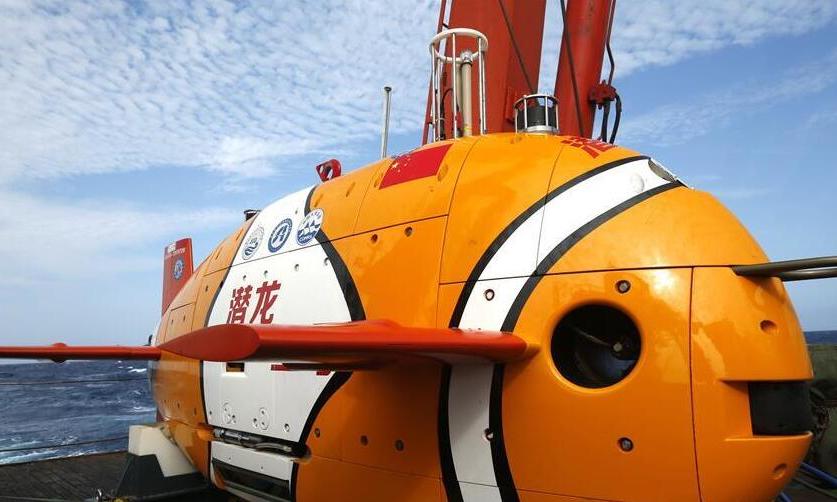 首潜！中国最先进自主潜水器潜入深海