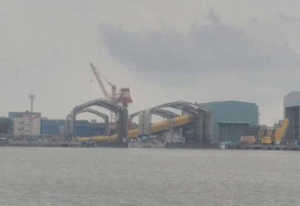 印度船厂龙门吊倒塌，“砸坏”在建护卫舰