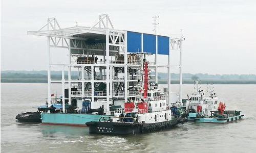 镇江船厂大型海上选矿船完工出厂