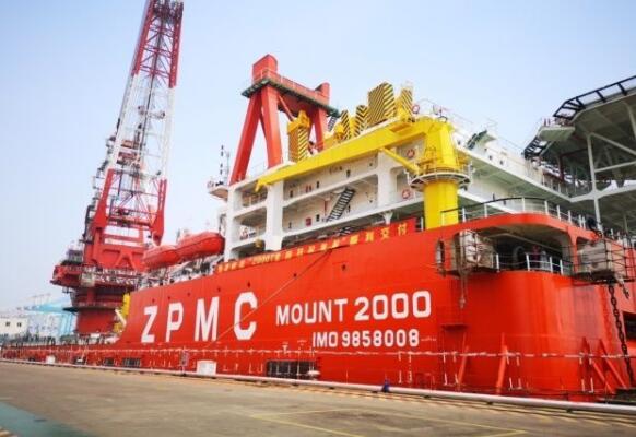 振华重工2000吨起重船交付