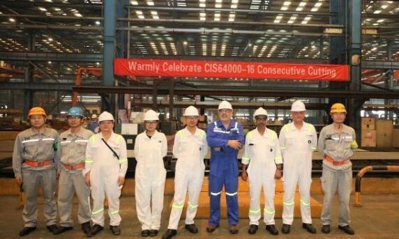 扬州中远海运重工64000吨散货船开工