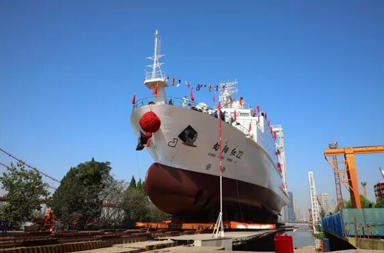 我国首艘大型浮标作业船“向阳红22”在武船集团下水––建成后将提升全球海洋观测水平