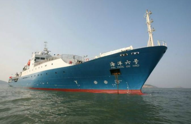“海洋六号”在西太首次发现富钴型多金属结核密集区