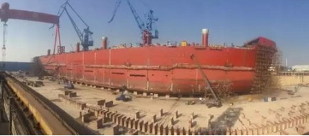 上海船厂首制108000吨冰级散货船全船贯通