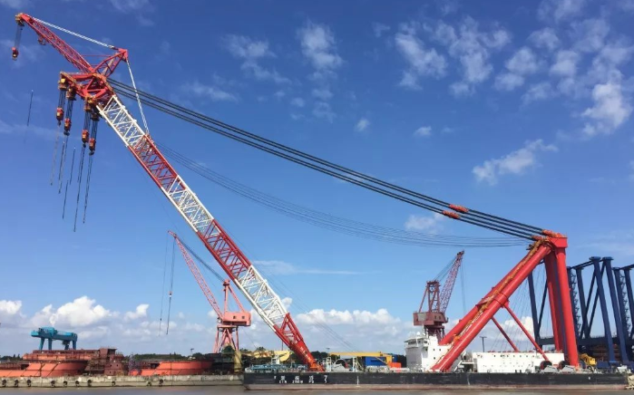 振华重工中标中石油海工海上升压站吊装与香港将军澳大桥运输安装项目