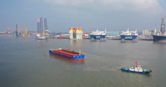 启东中远海运海工12000DWT顶推驳船最后两艘顺利交付